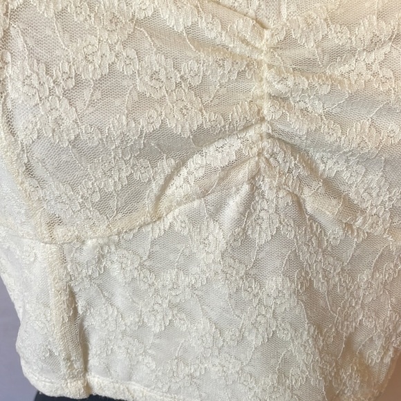 Size Large Lacey Short Shirt B2 - Picture 2 of 3